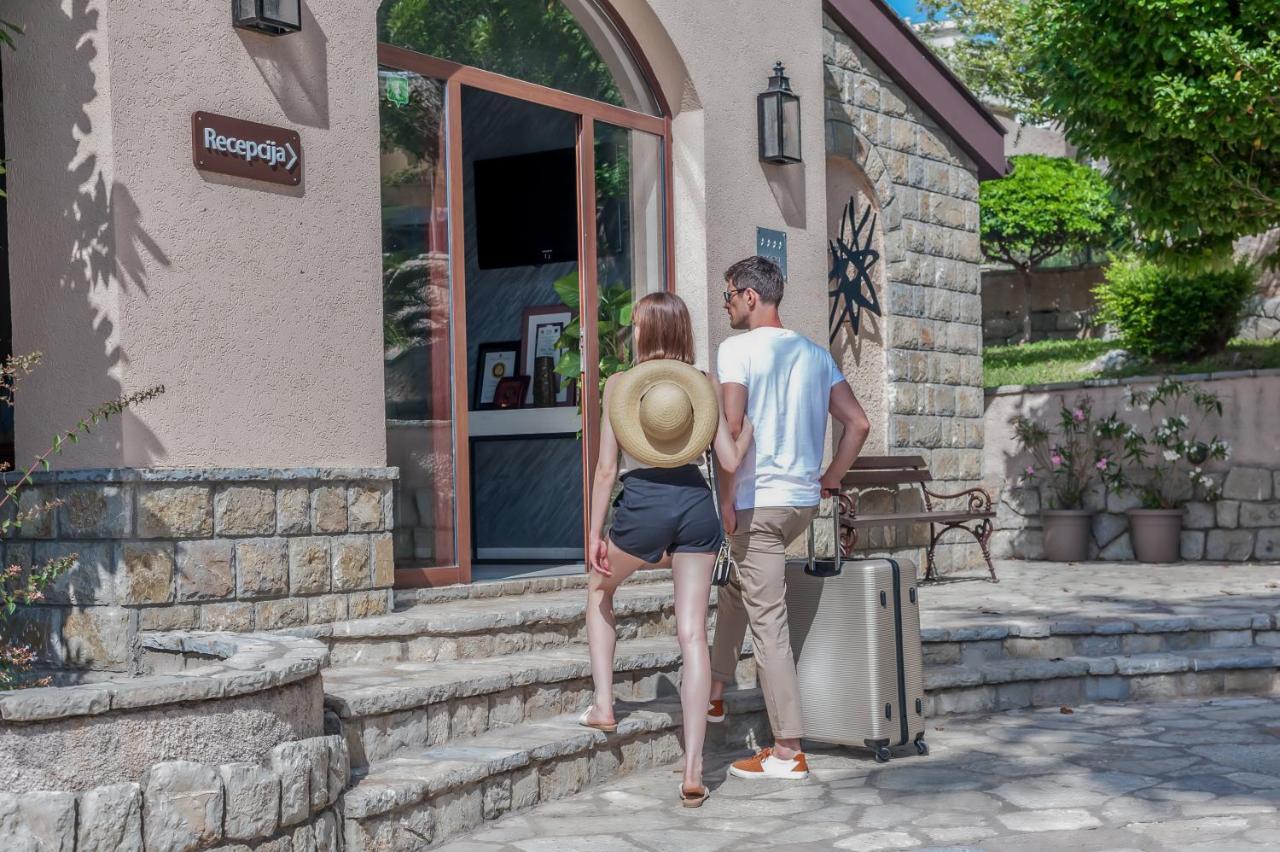 Ruza Vjetrova - Wind Rose Hotel Resort Dobra Voda Kültér fotó